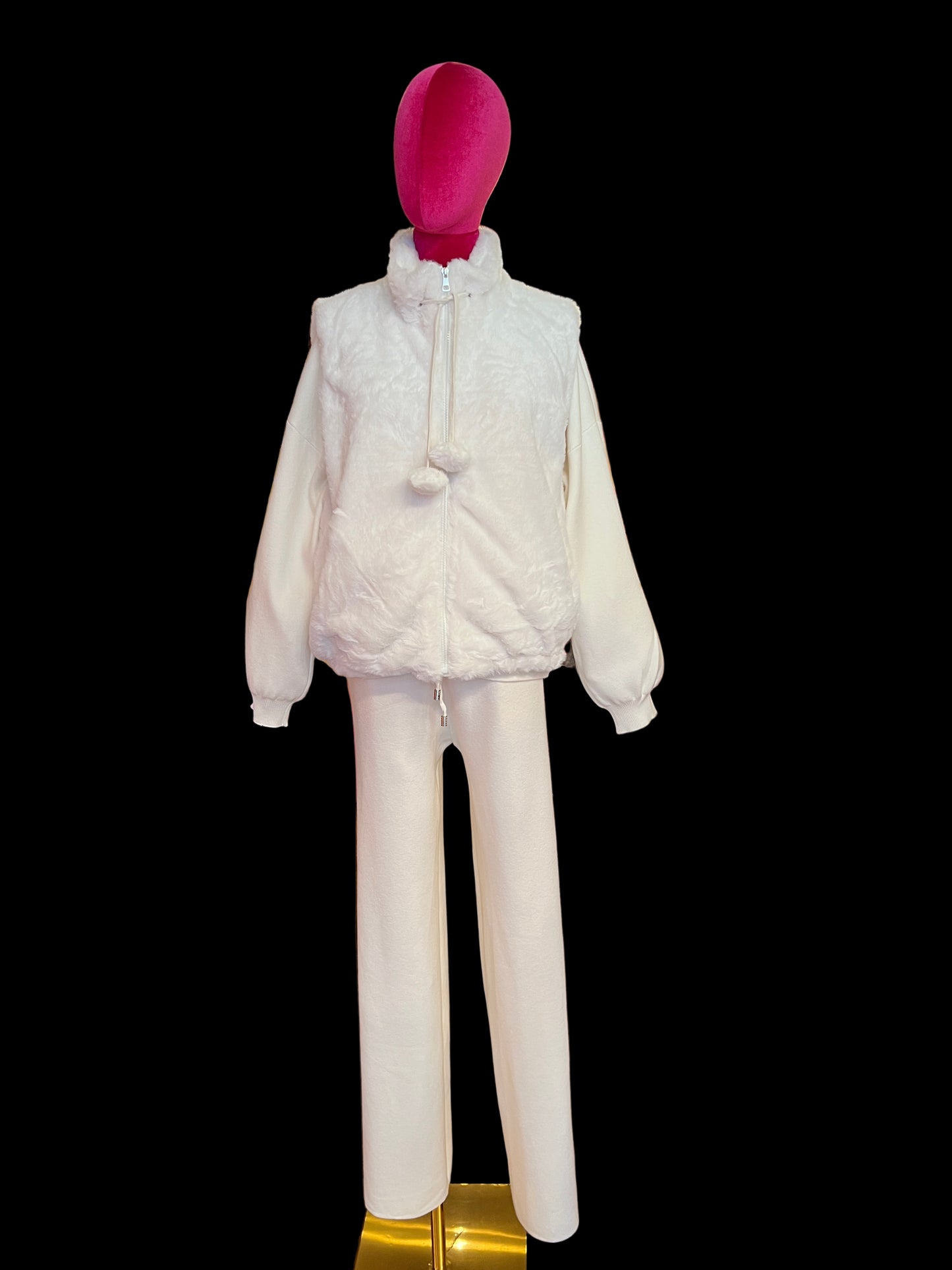 The room completo 3 pezzi panna , tuta in maglia con gilet ecopelliccia