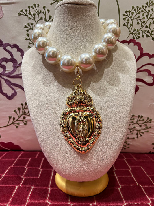 Collana girocollo maxi perle con ciondolo cuore sacro colore oro  rimovibile con moschettone