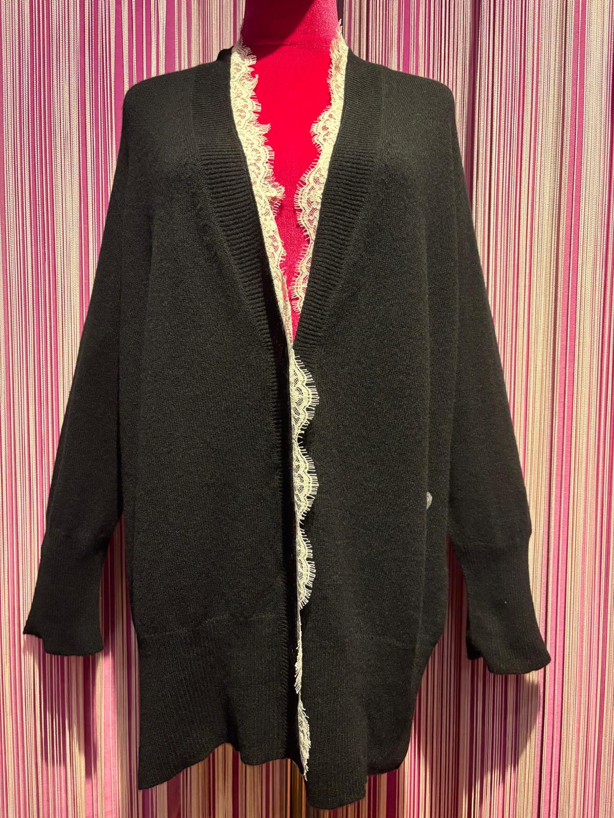 Pink memories cardigan nero con pizzo panna