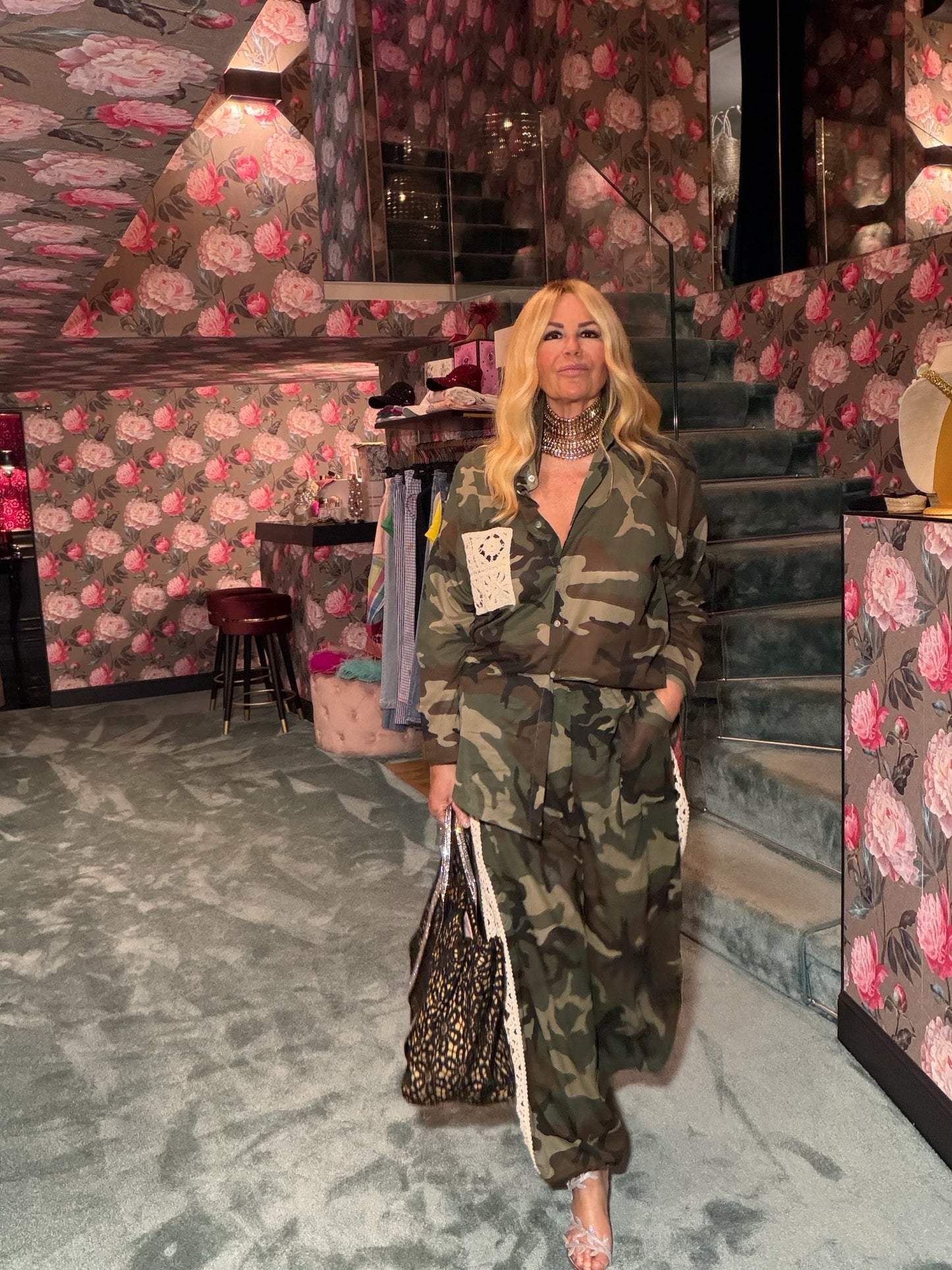 Mon amour Paris completo camouflage con dettagli crochet , camicia over e pantalone con elastico in vita e caviglia