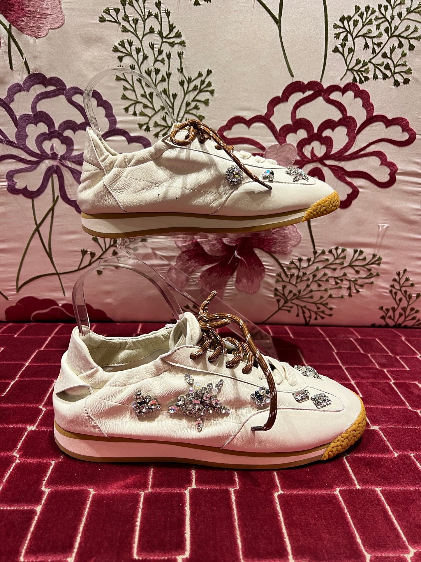 Nan-Ku sconto -30% sneaker di pelle ghiaccio con applicazioni stelle strass