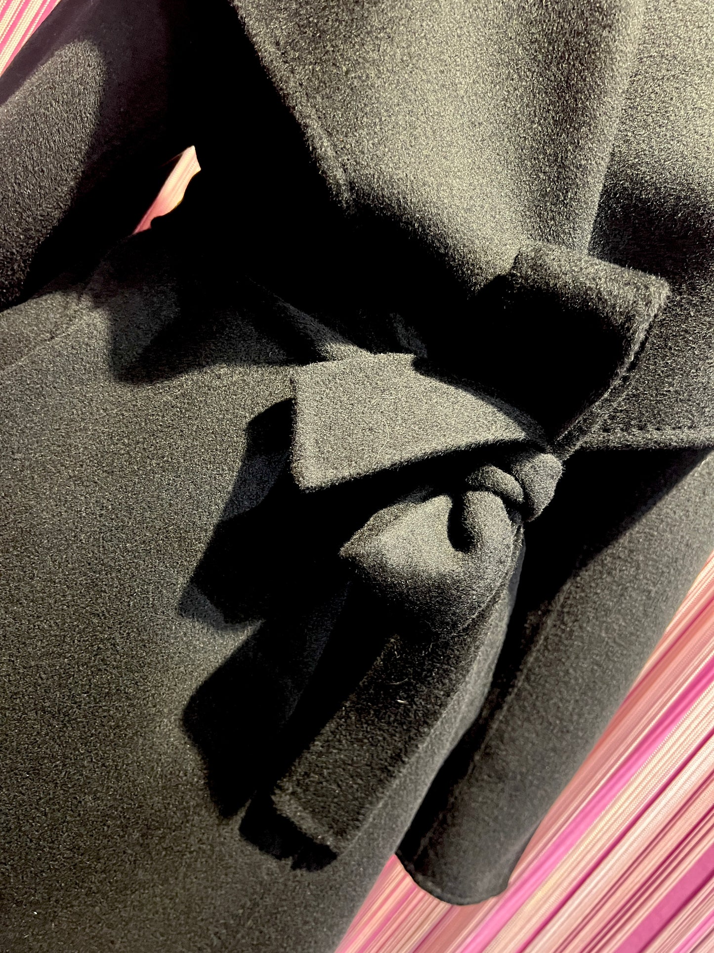 The room cappotto con collo sciallato nero