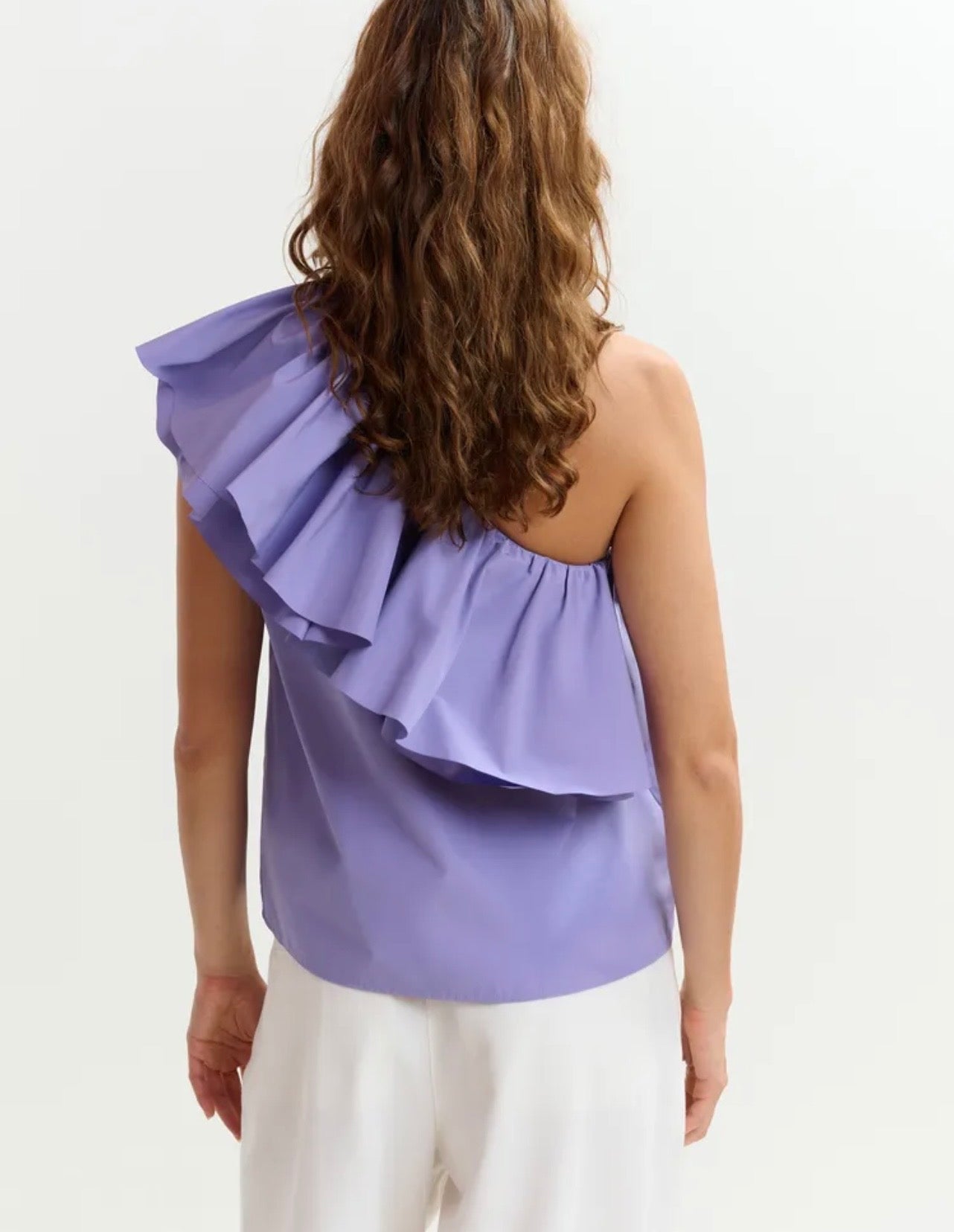 Essentiel antwerp -40% di sconto top asimmetrico viola con volant