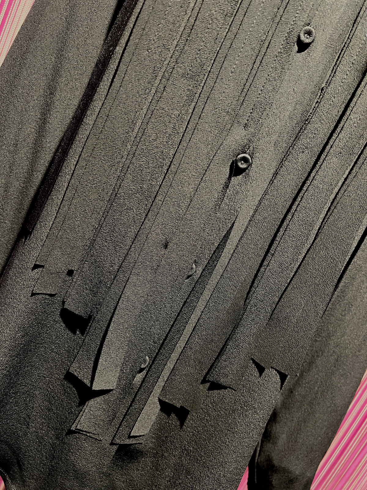 SU official camicia nera con dettagli frange di tessuto