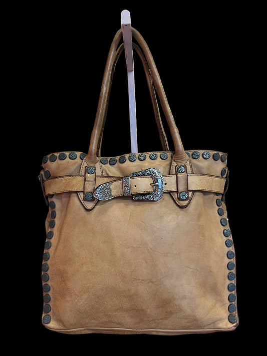 Love & roses borsa pelle due manici beige con fibbia argento e borchie argento brunito e tracolla (la pelle utilizzata è naturale, la disomogeneità del colore e della grana sono caratteristiche intrinseche della materia prima