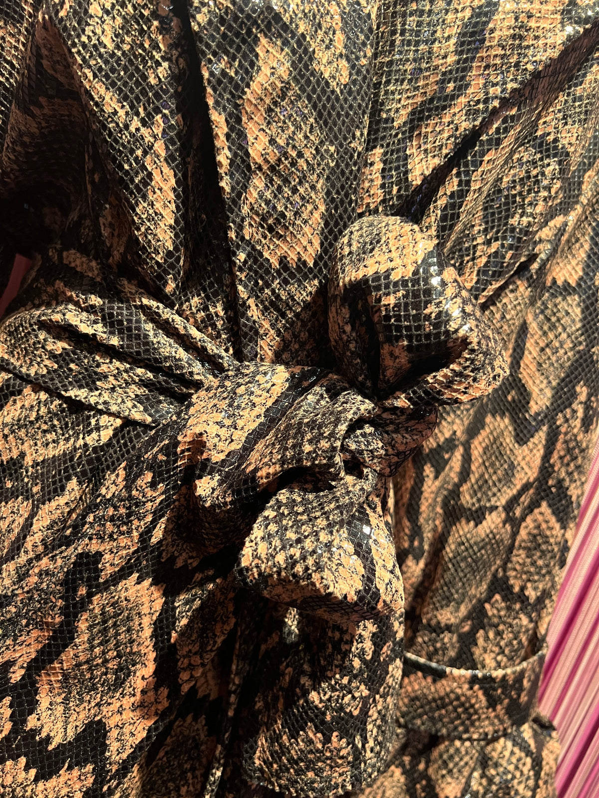 Pink memories trench lungo in ecopelle stampa pitone