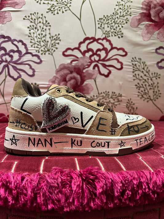 Nan-Ku -40% di sconto sneakers pelle con applicazioni tessuto e patch cristalli , colore bianco / marrone/cammello