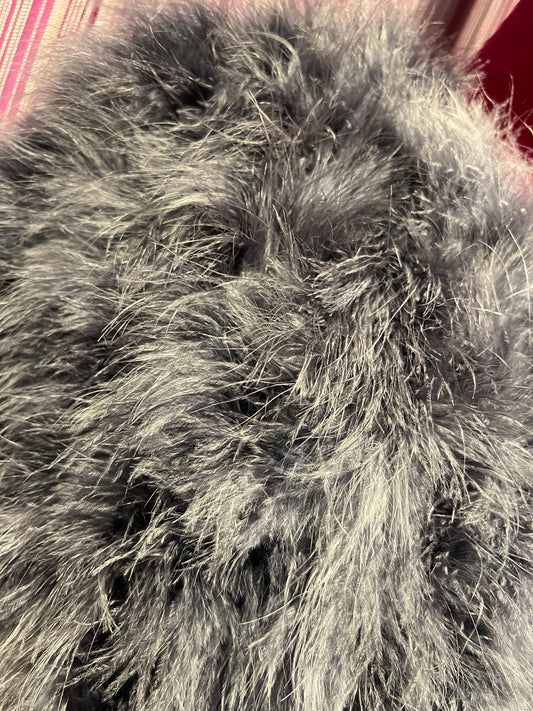 11 Love is glamour cappotto grigio piume maniche a 3/4