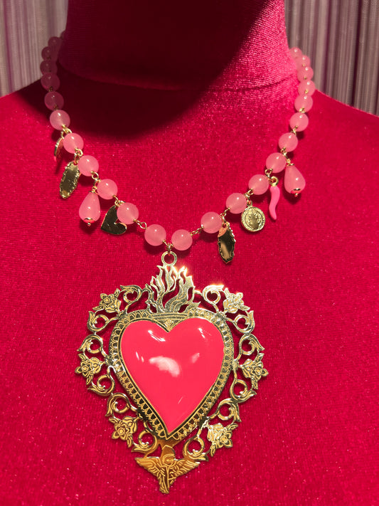 Collana cuore sacro argento placcato oro resina fucsia pietre dure rosa baby