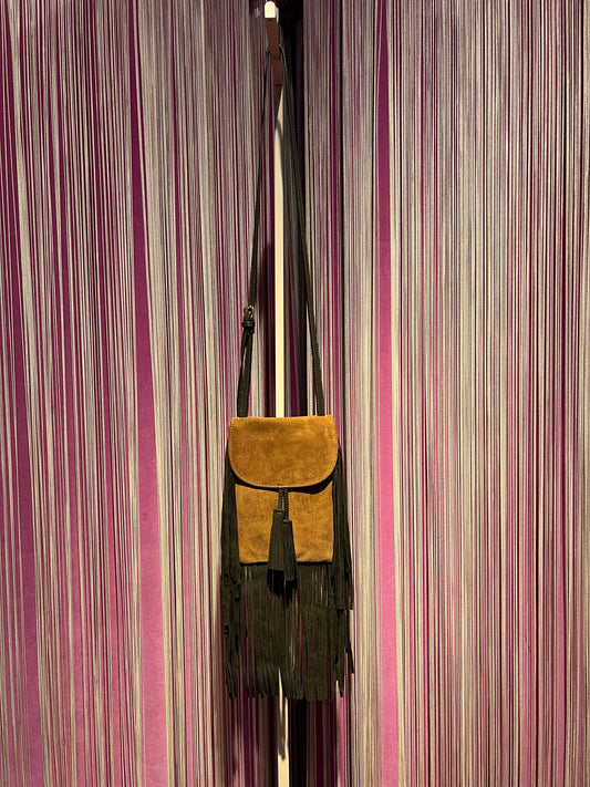Love & roses borsa tracollina TEXAS in suede con frange ,nappina e mini pochette, colore cognac