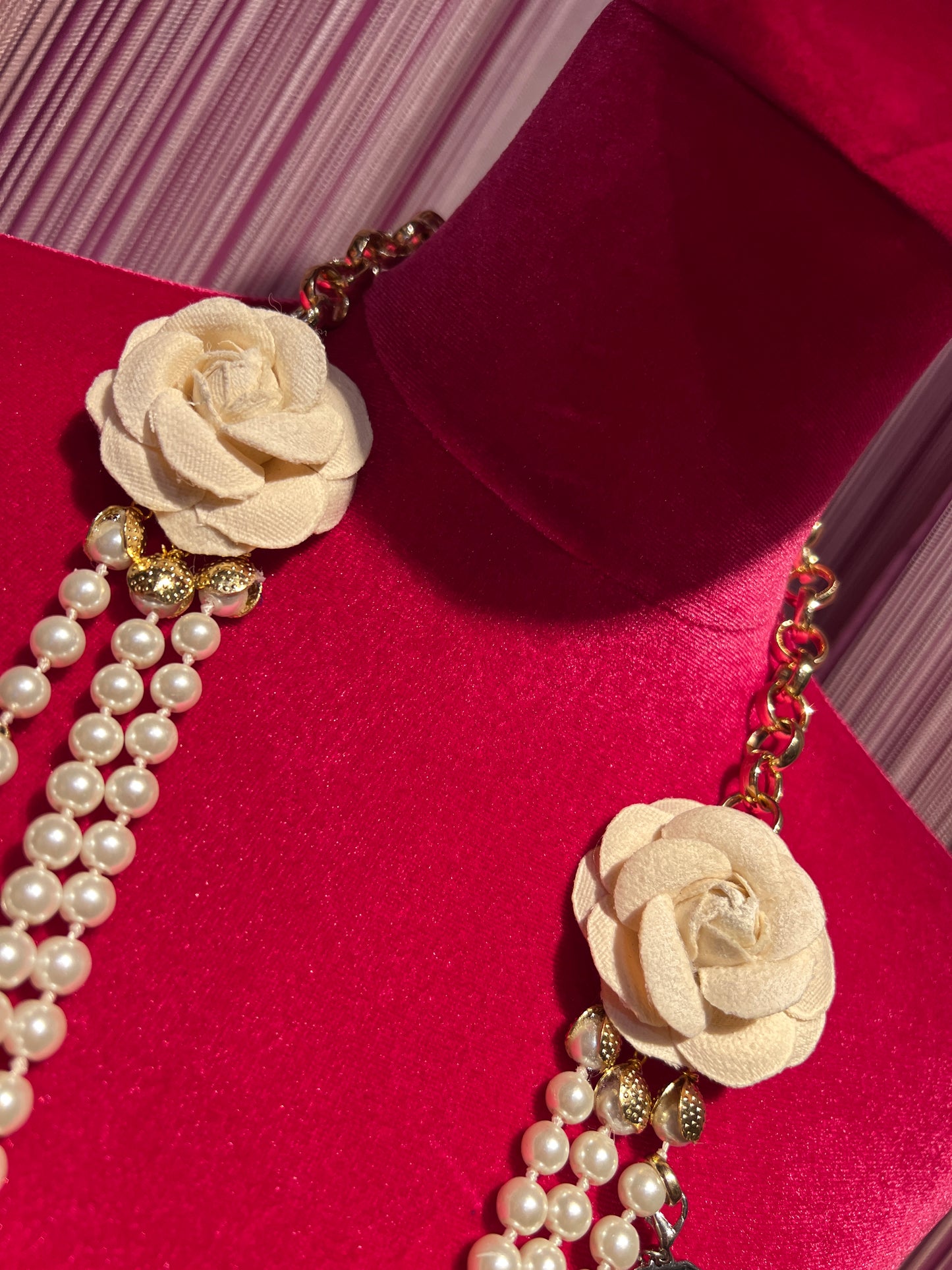 Monilia collana multifili con perle e rose