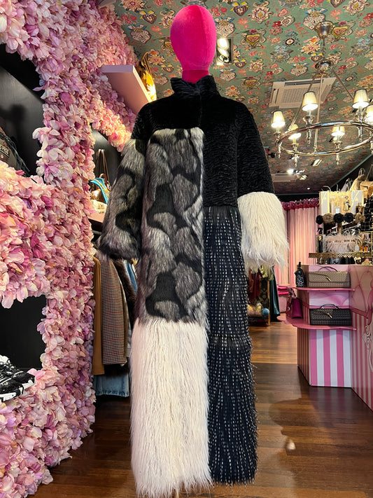 Uncommon cappotto lungo ecopelliccia astrakan nero panna
