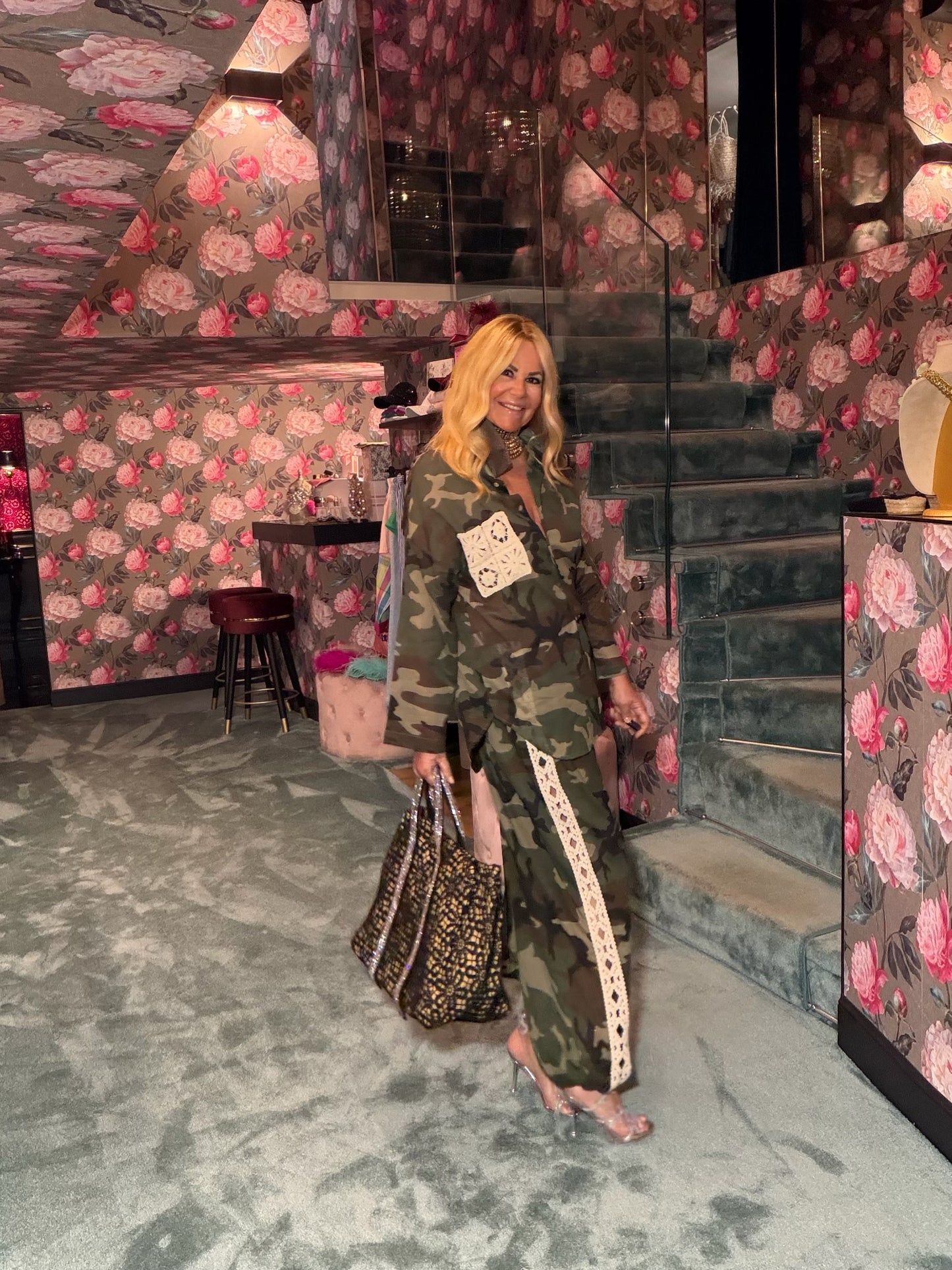 Mon amour Paris completo camouflage con dettagli crochet , camicia over e pantalone con elastico in vita e caviglia