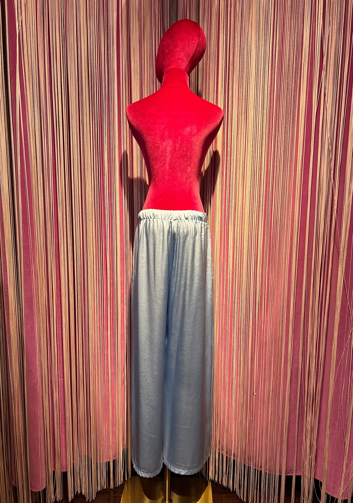 The room pantalone a palazzo effetto stropicciato celeste con elastico e laccetto