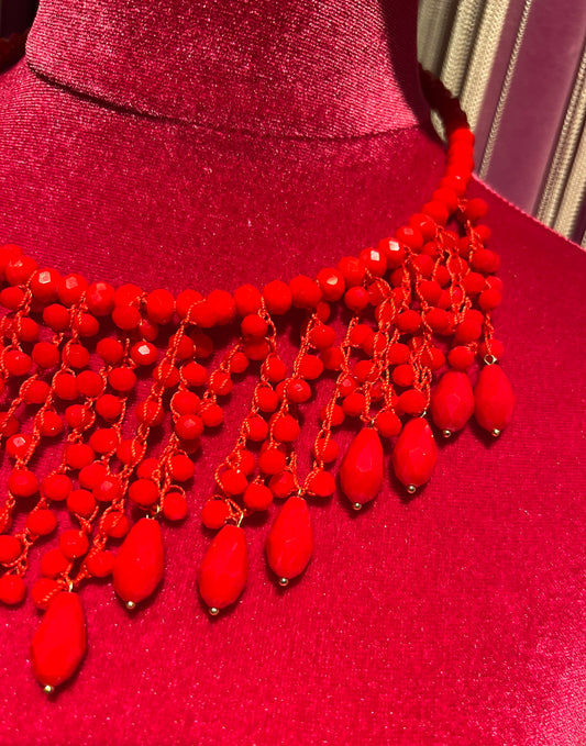Collana girocollo rossa con pendenti