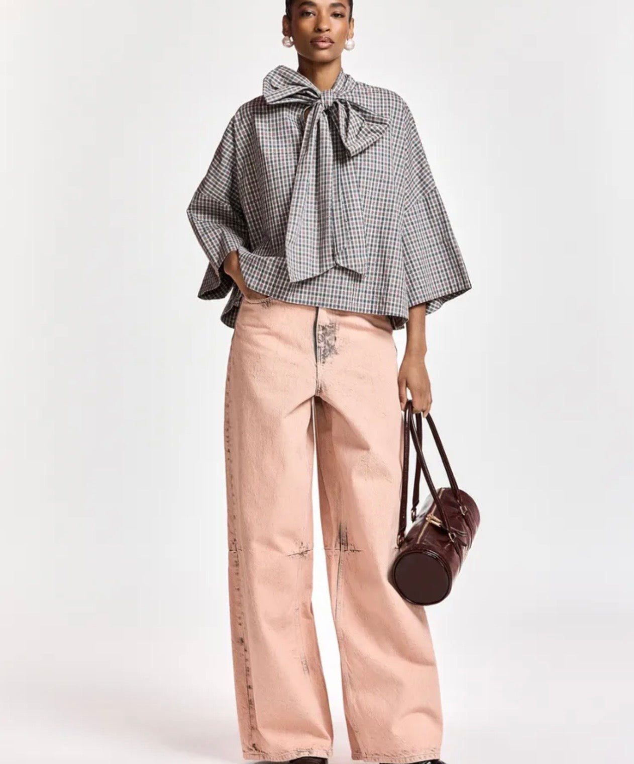 Essentiel antwerp camicia colletto con fiocco fantasia a quadri mattoni grigio scuro e bianco , applicazioni strass, manica a campana