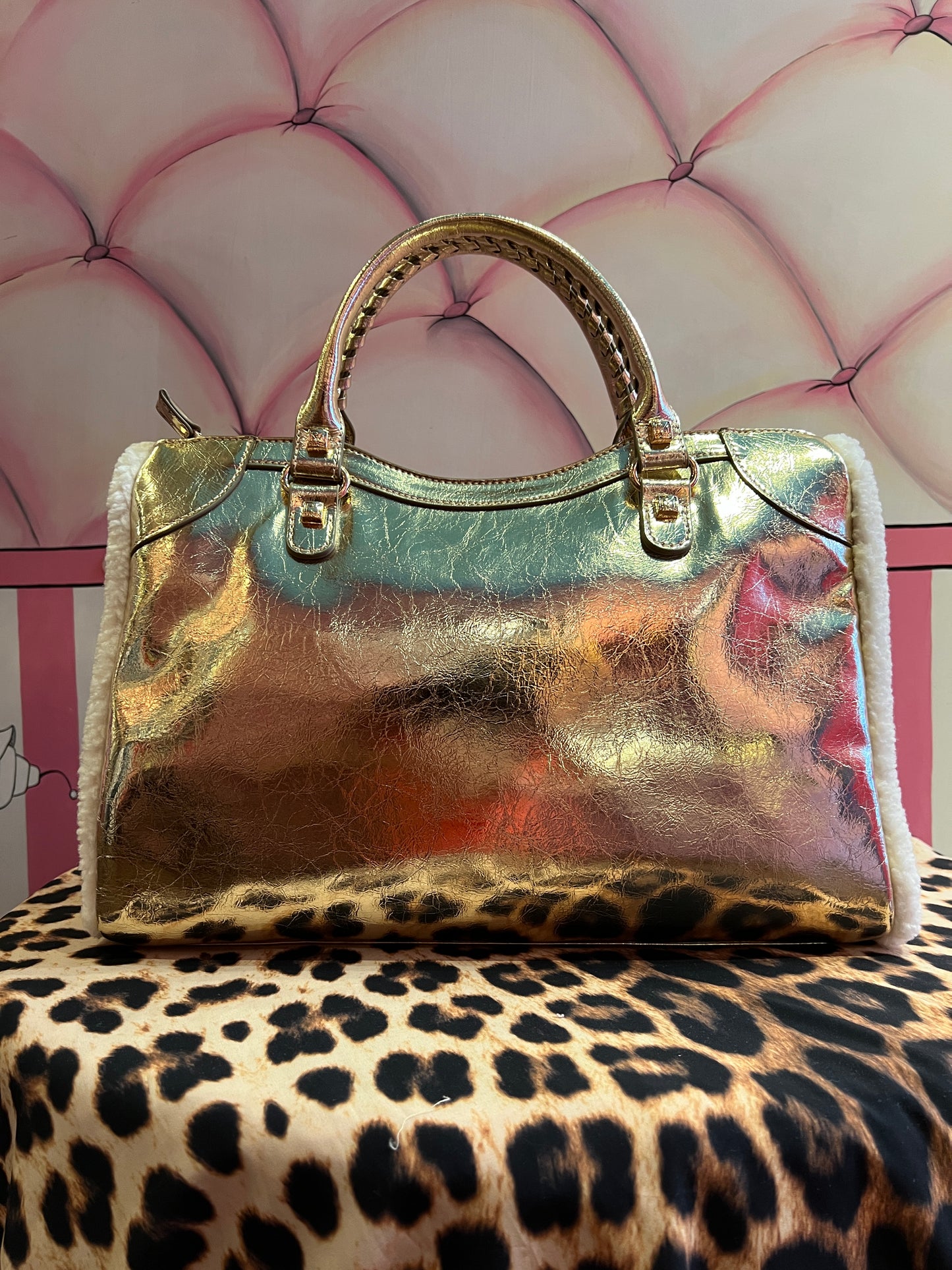 Rue Madam Paris borsa due manici oro e ecopelliccia bianca con tracolla Shine tote