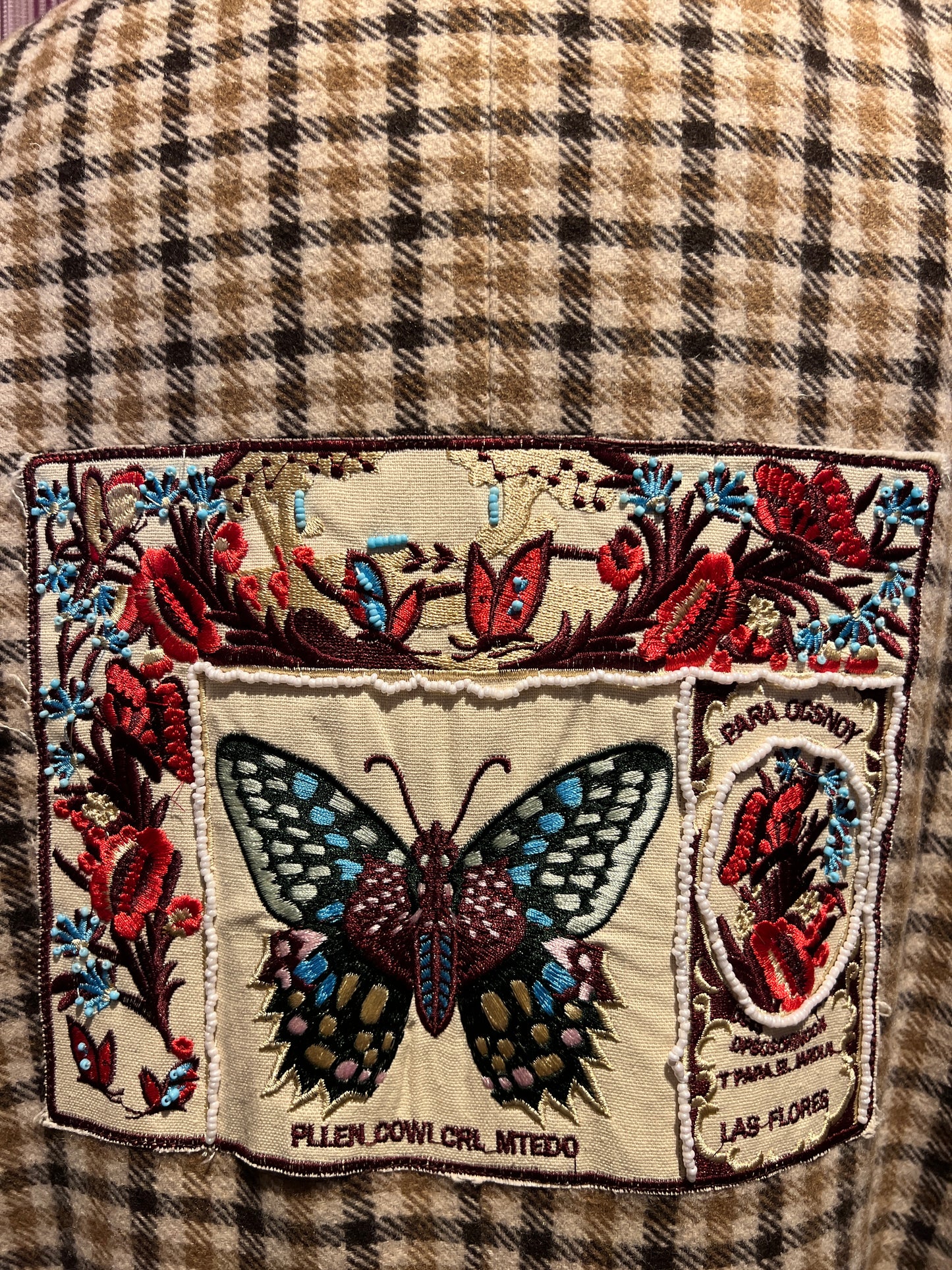 5 Progress cappotto lungo pied de poule marrone beige e panna con applicazioni perline farfalle , coccinella e patch