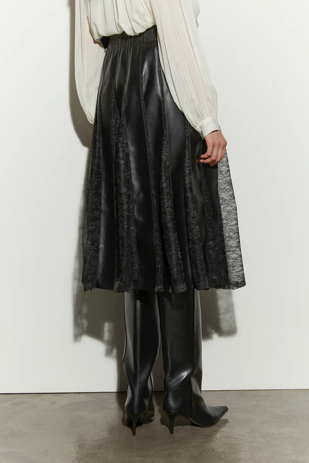 Isabelle Blanche Paris gonna midi in similpelle a pannelli con inserti di pizzo