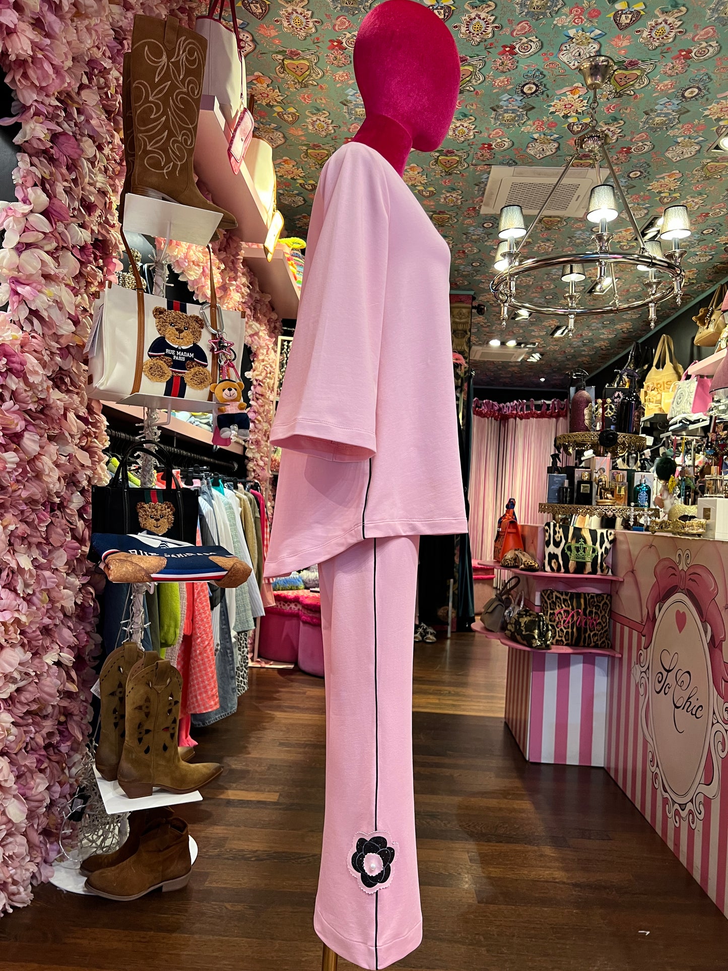 Clo’h tuta completa felpa e pantalone a zampetta con camelia glitter rosa e nera