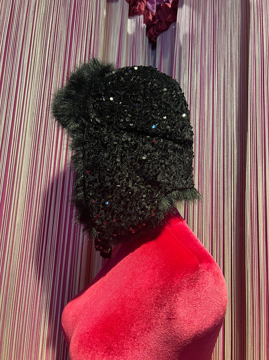 Colbacco in ecopelliccia e paillettes nero