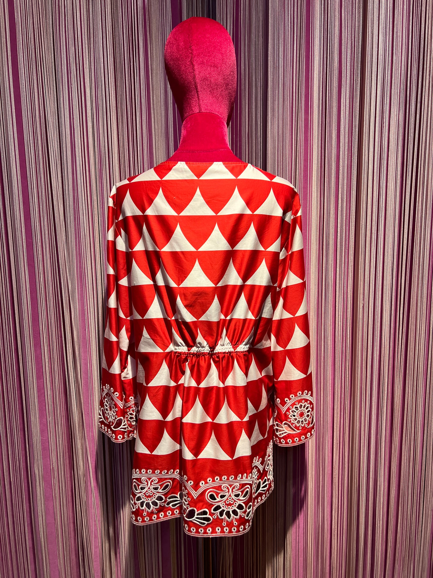 Maliparmi camicia optical rossa e bianca con bordo ricamato in sangallo bianco