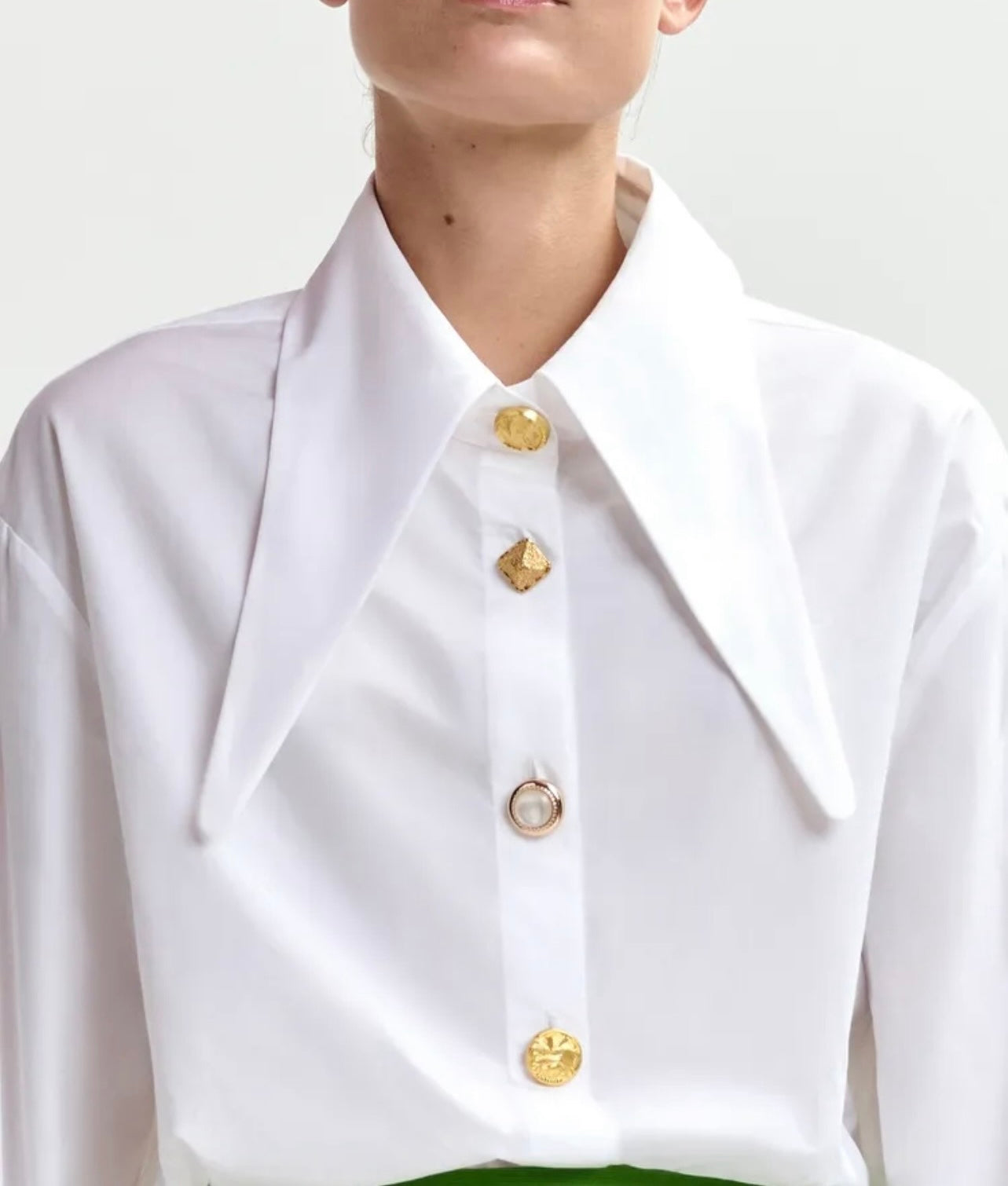 Essentiel antwerp -40% di sconto camicia cotone oversize con colletto allungato può essere annodato, bottoni oro