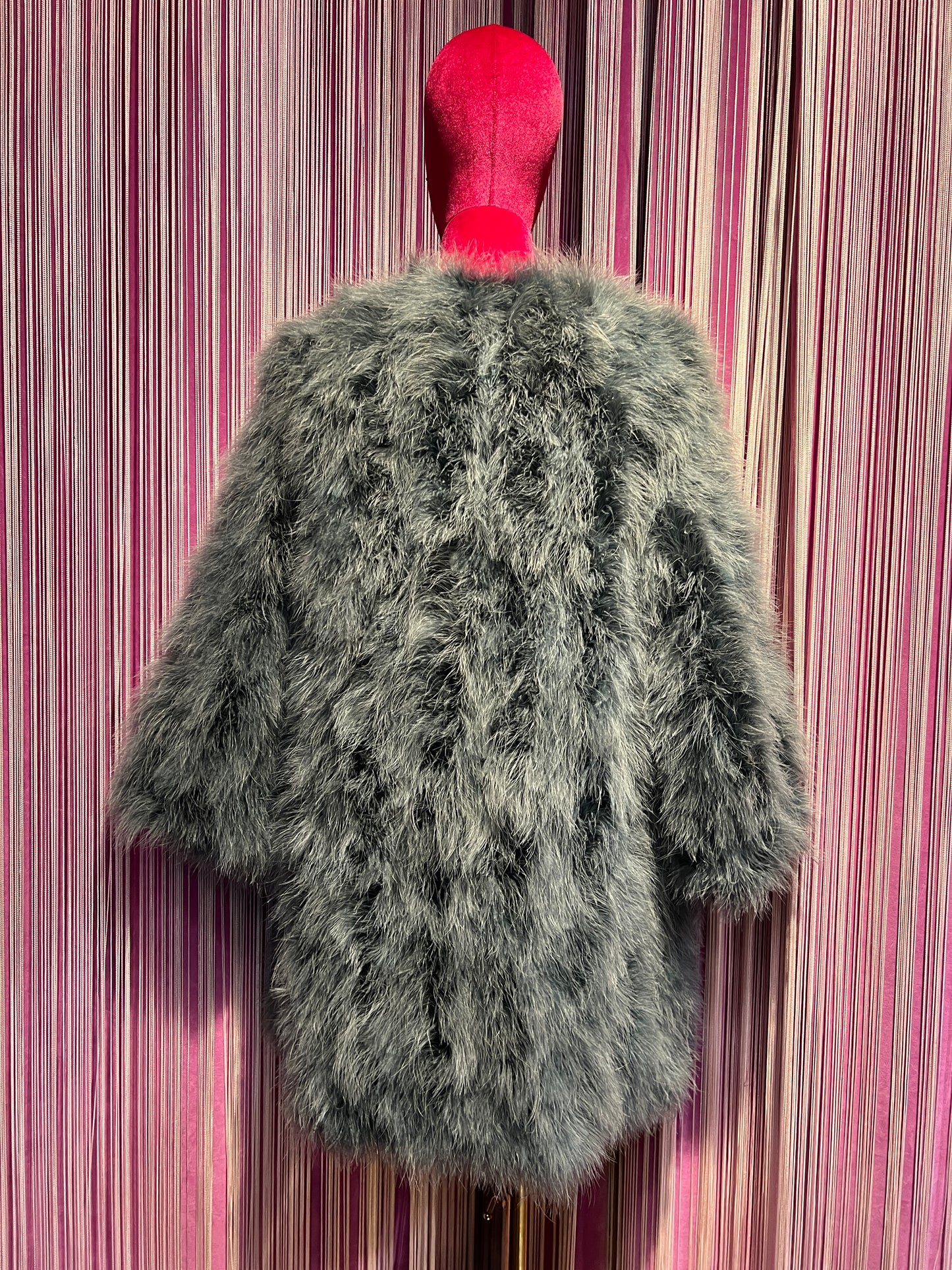 11 Love is glamour cappotto piume grigio chiaro maniche 3/4