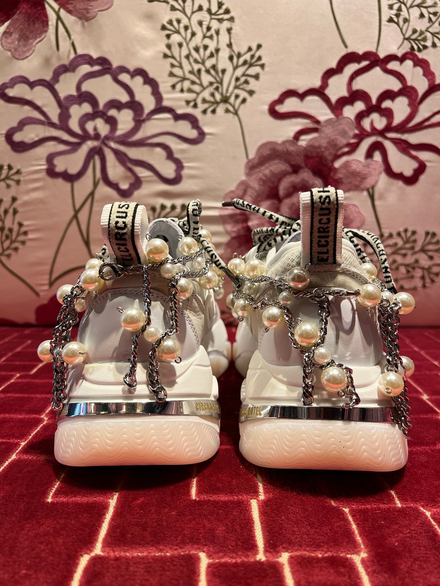 Circus Hotel sneakers pelle con decorazioni perle