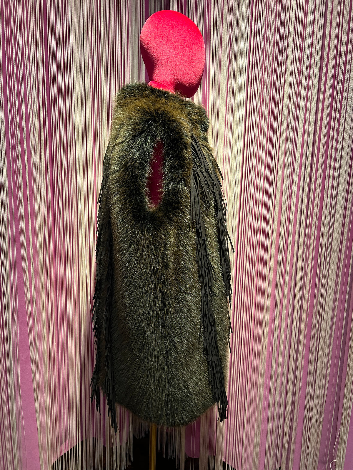 Uncommon gilet di simil pelliccia con frange marrone vestibilita’ over