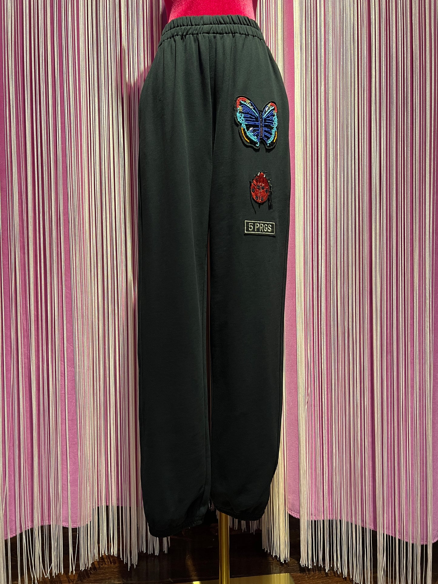 5 Progress pantalone modello jogging con patch farfalla