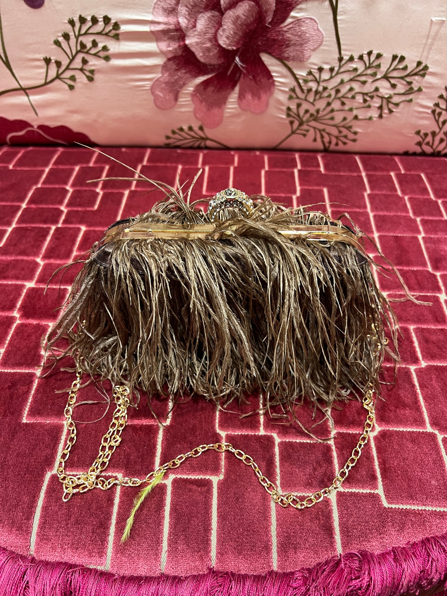 Clutch marabu con tracollina marrone chiaro