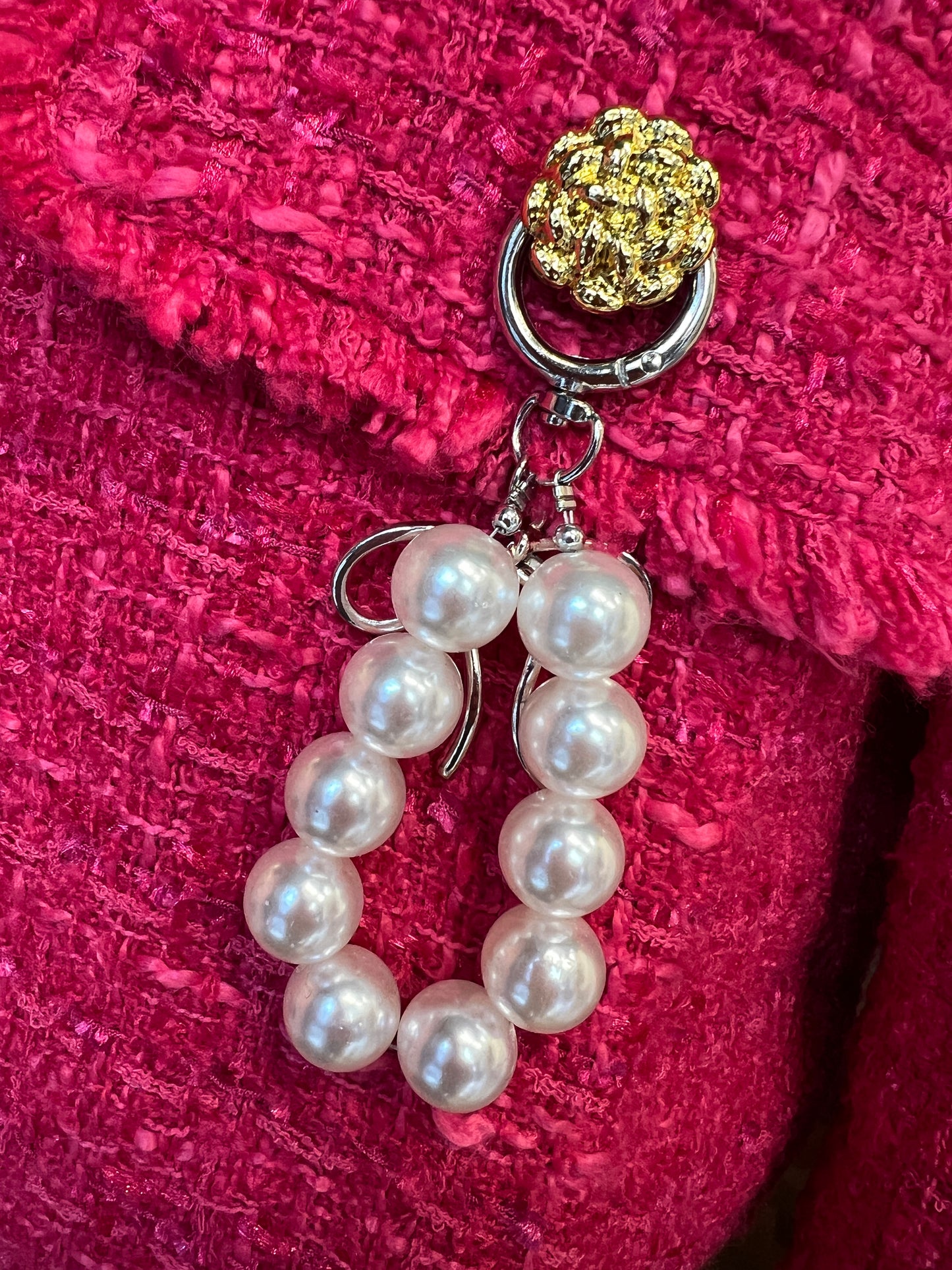 ABpink🩷 giacca in tweed boucle’ rosa fucsia con applicazioni perle e spille