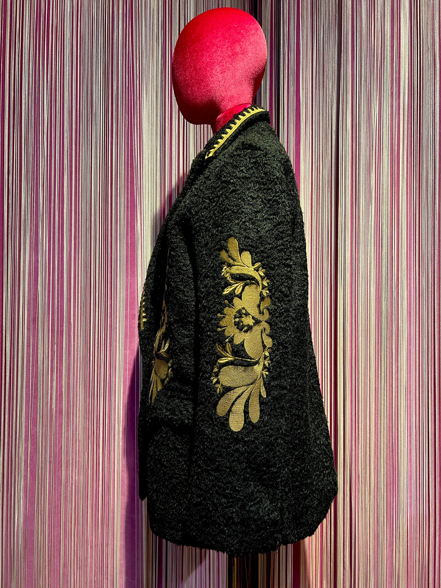 The room giacca boucle’ nera con motivo floreale nocciola