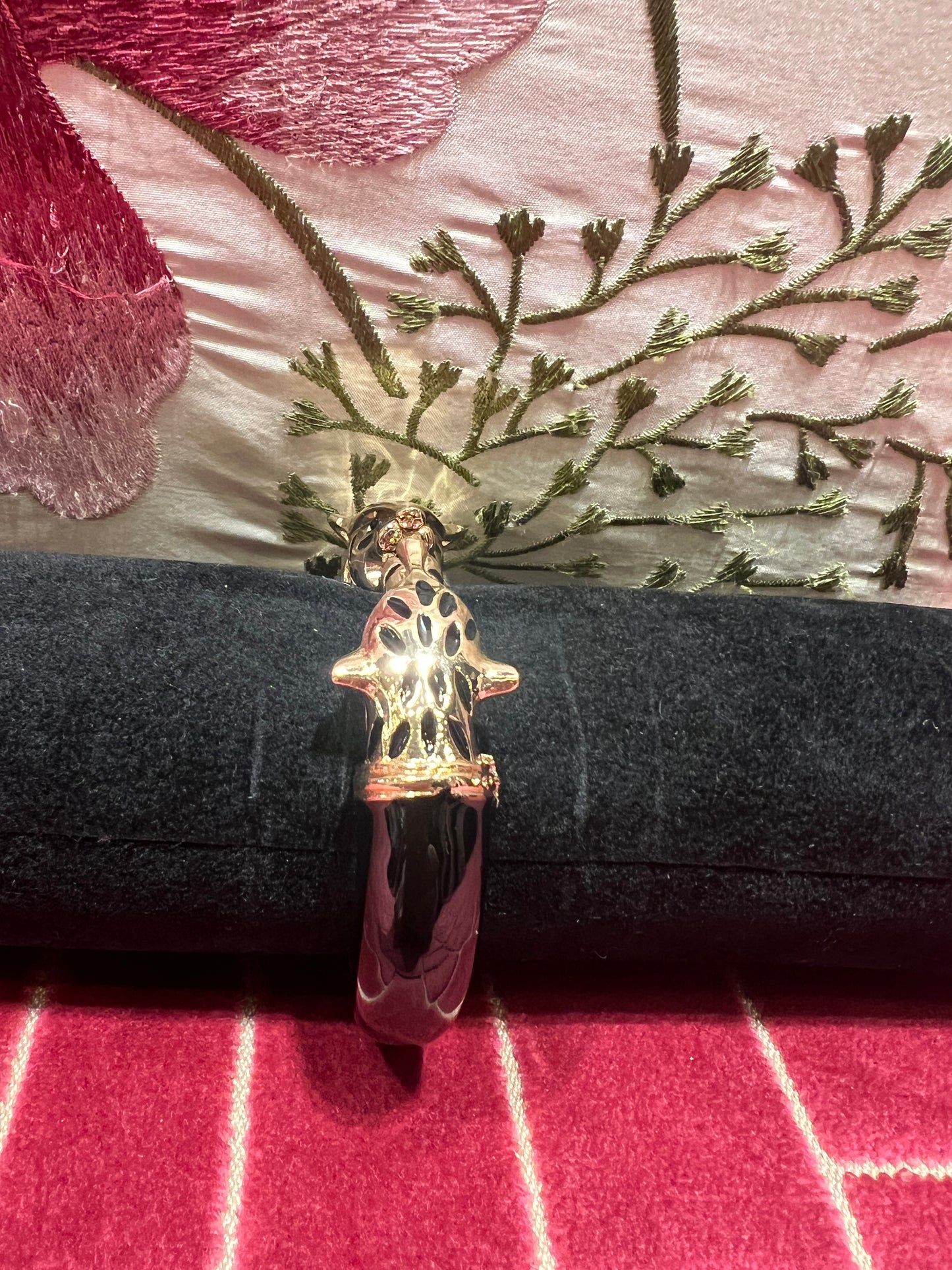 Bracciale nero con pantera