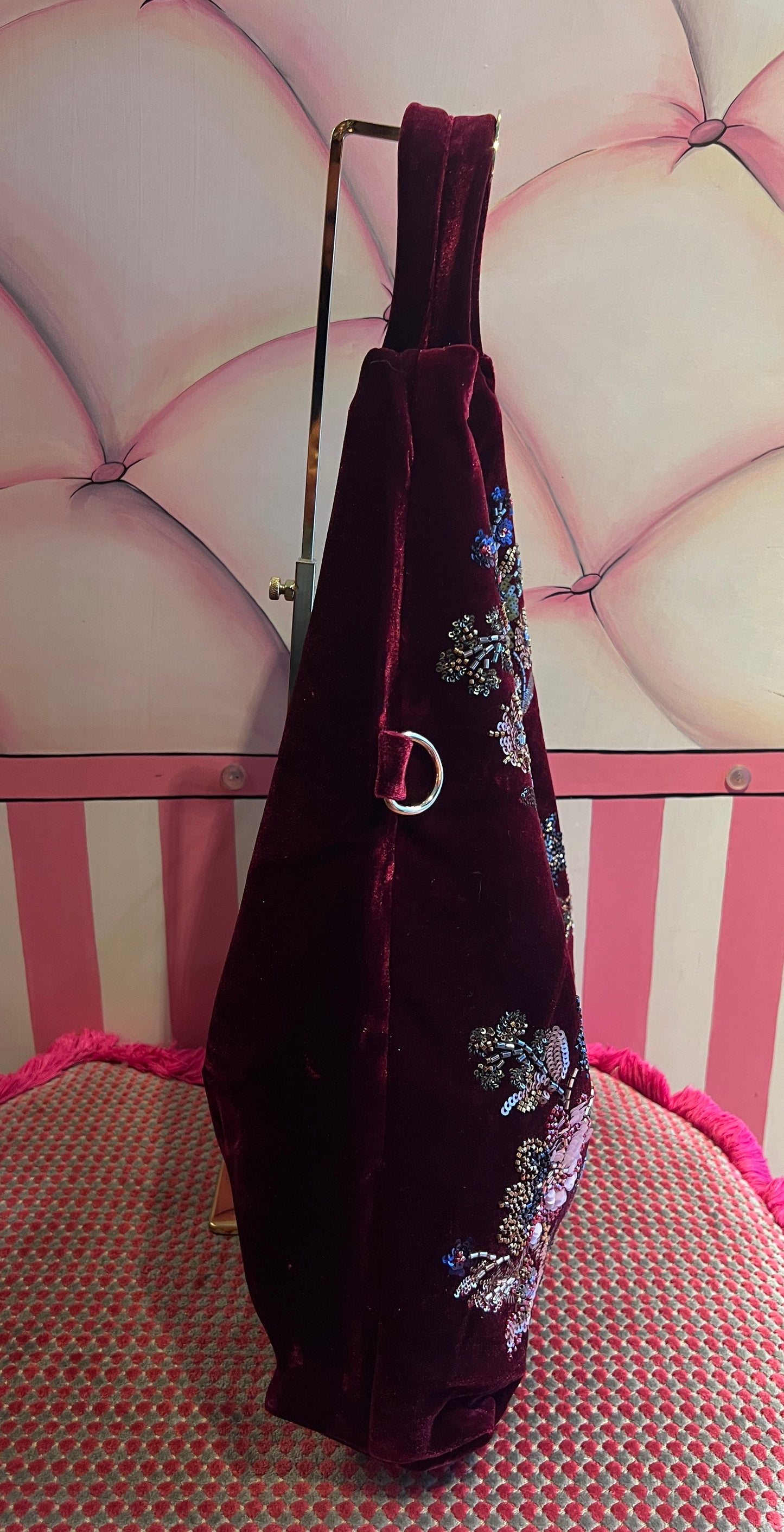 Borsa a spalla di velluto burgundi ricami floreali di paillettes e perline stile orientale con tracollina