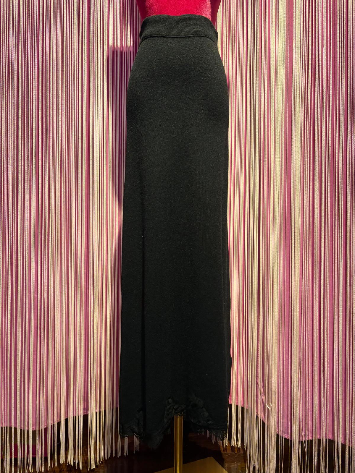 Pink memories gonna lunga svasata in maglia nera con pizzo nero