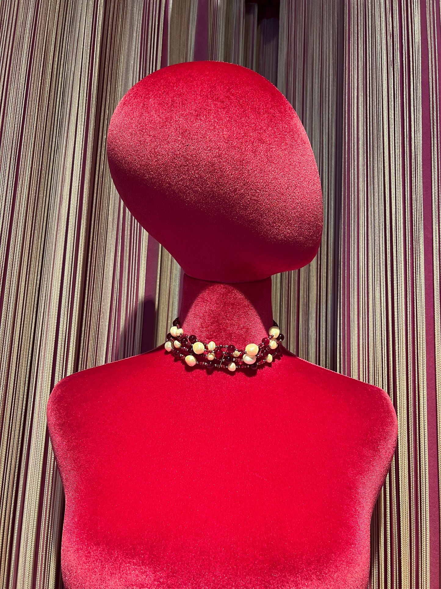 Choker pietre dure burgundi e perle