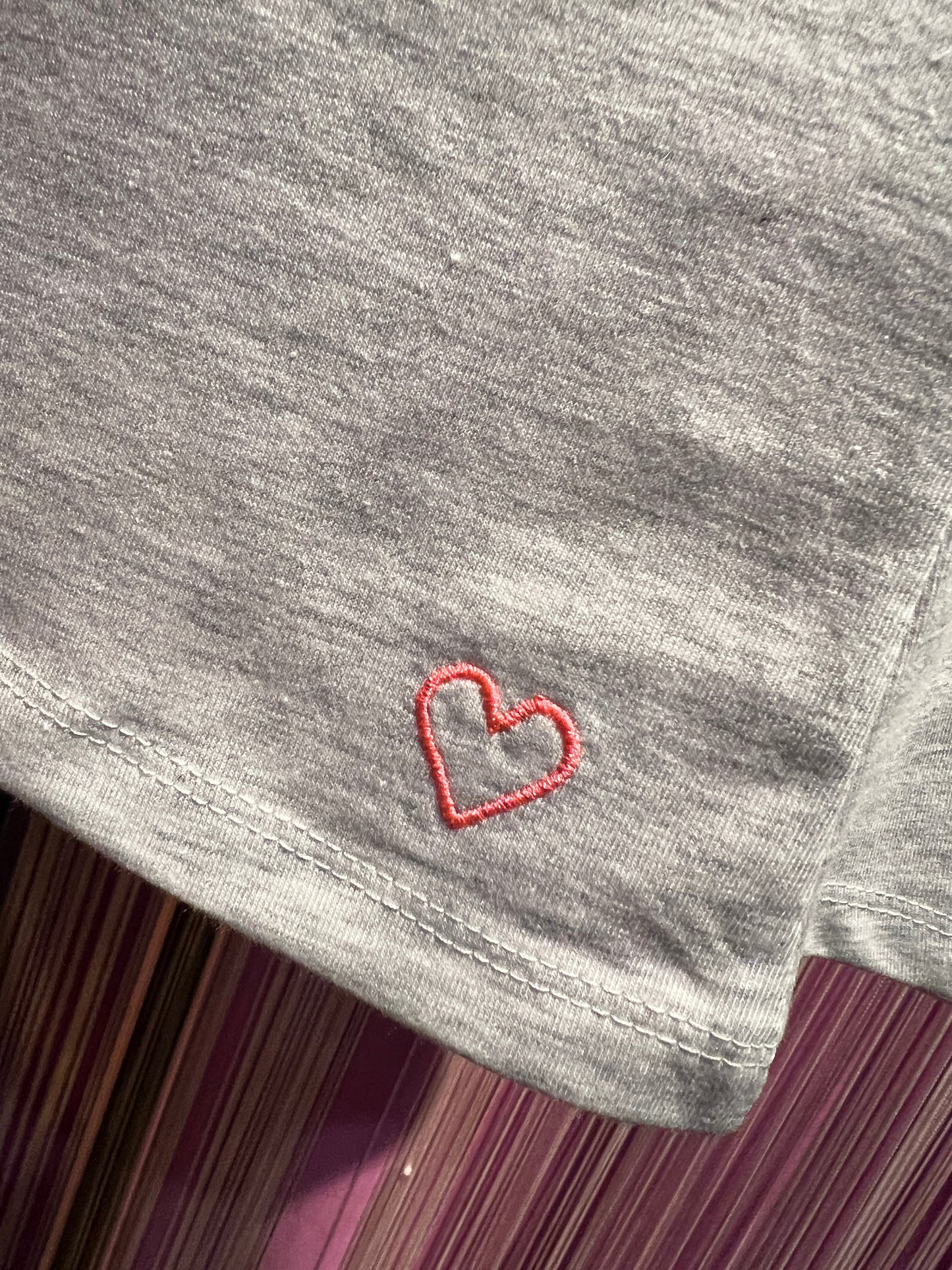 Miss goodlife -20% di sconto  t shirt grigio chiaro con scritta cristalli neri “Detox with champagne “