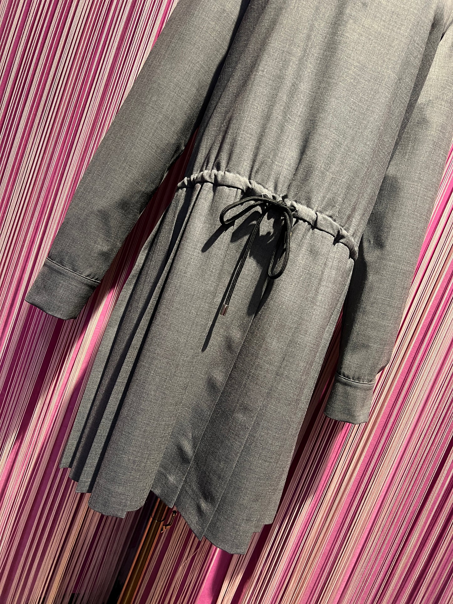 Semicouture abito grigio medio con colletto coulisse in vita gonna a pieghe