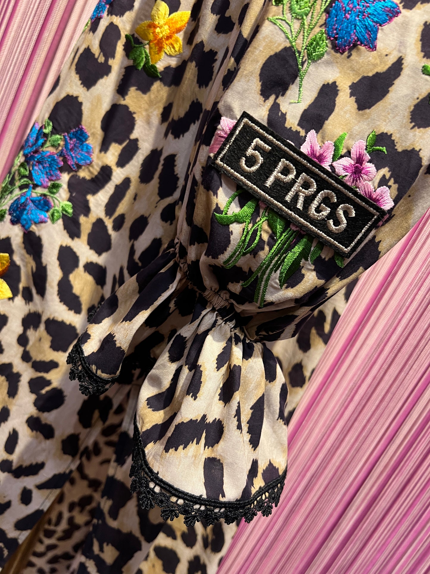 5 Progress abito lungo maculato con fiori ricamati , spacchi laterali , vestibilita’ over