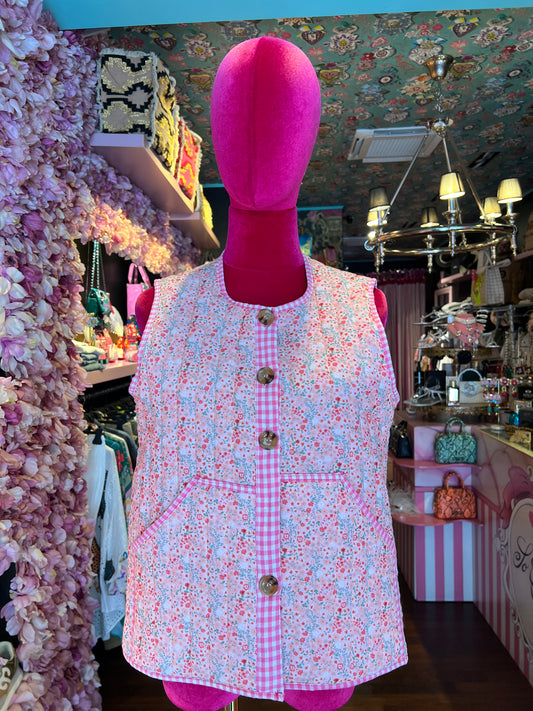 Mon amour Paris gilet fantasia floreale su fondo rosa ,interno e profili fantasia vichy