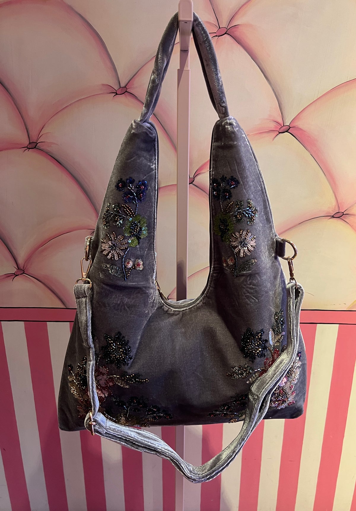 Love & roses borsa a spalla di velluto grigia con ricami floreali dí paillettes e perline stile orientale, tracollina