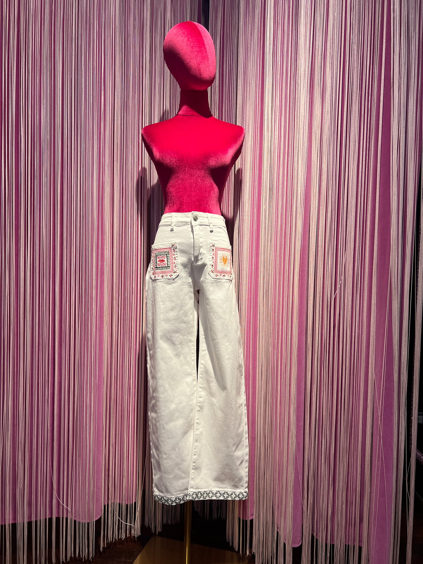 Mon amour Paris -50% di sconto pantalone jeans denim bianco tasche con ricamo cuore e scritta bisous bisous