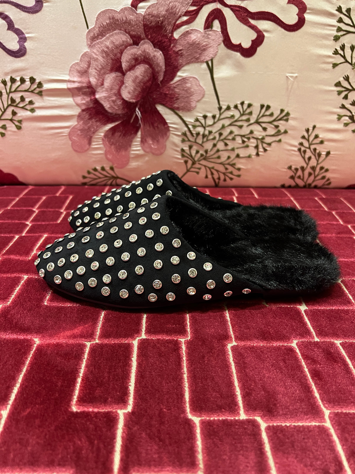 Love & roses sabot con borchie di strass e ecopelliccia