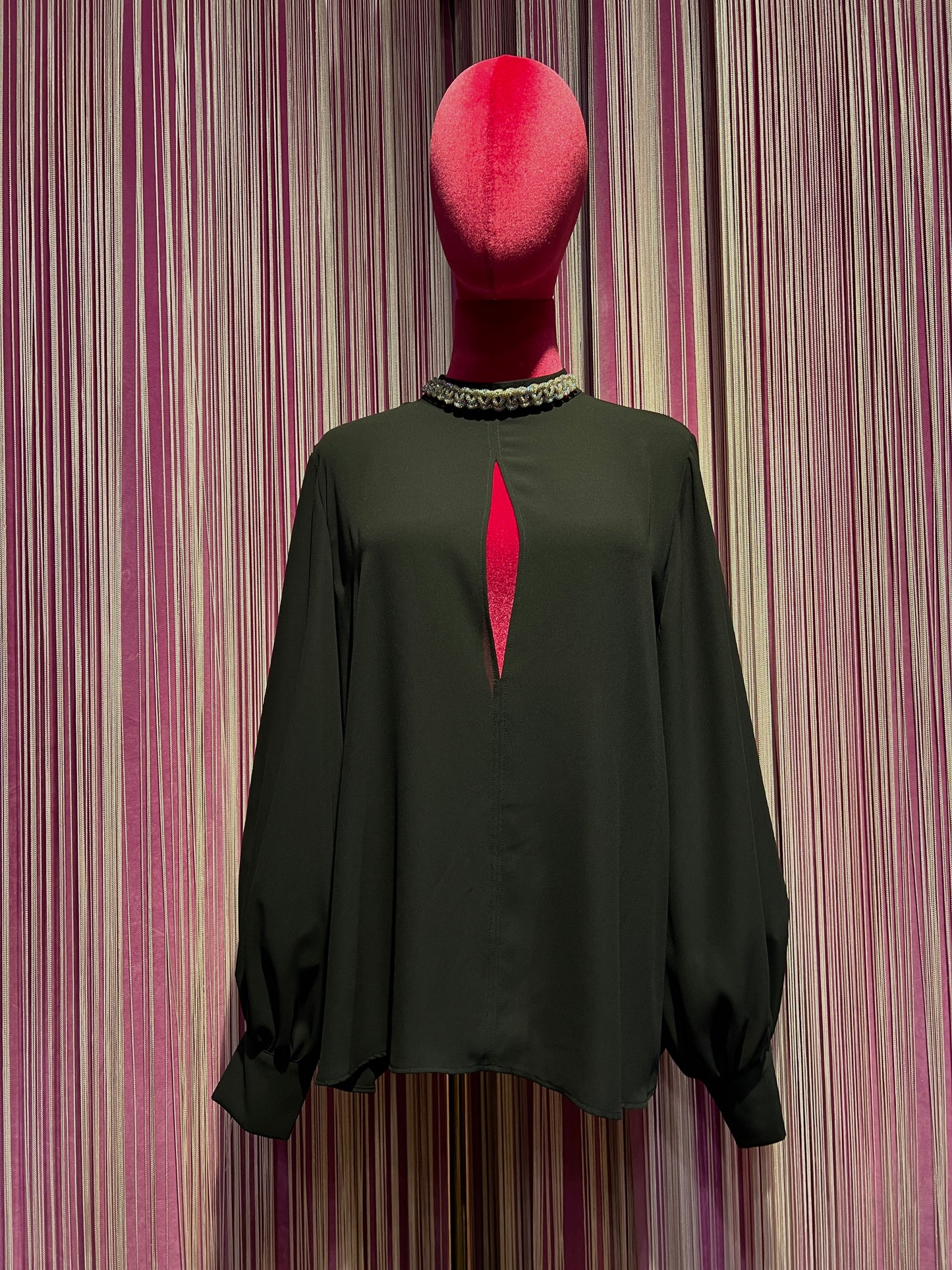 Dahlo blusa nera con decorazione argento