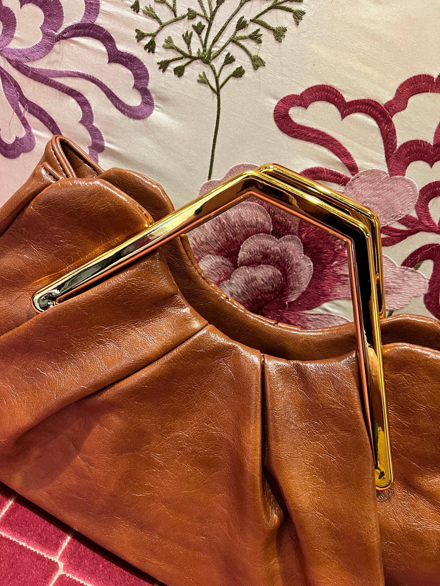 Borsa manico rigido effetto metallico color oro tracollina , ecopelle marrone bruciato