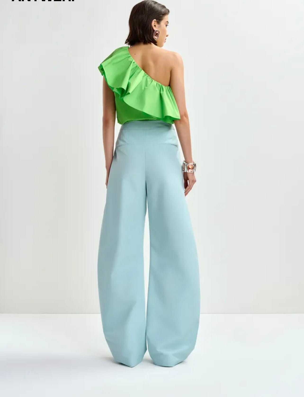 Essentiel antwerp -40% di sconto top asimmetrico verde con volant