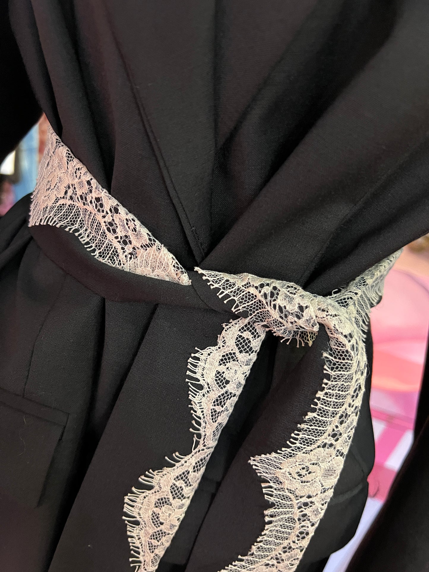 Pink memories giacca over nera con cintura pizzo