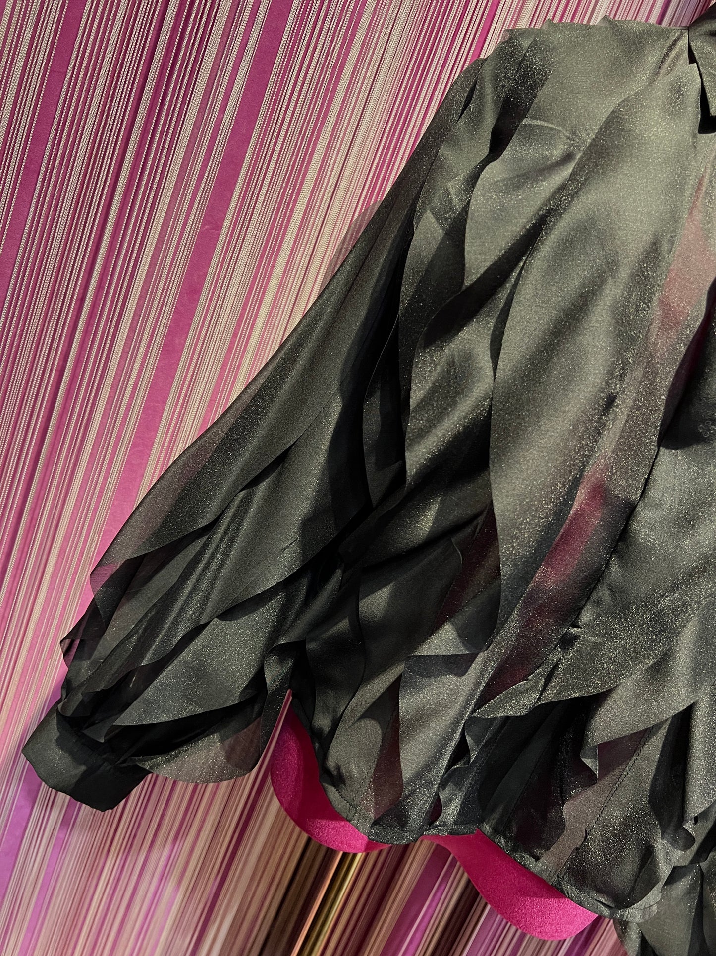 Amosa camicia nera